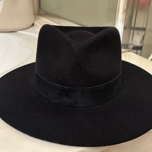 Lack of color rancher, hat, black with satin band around the hat, size large